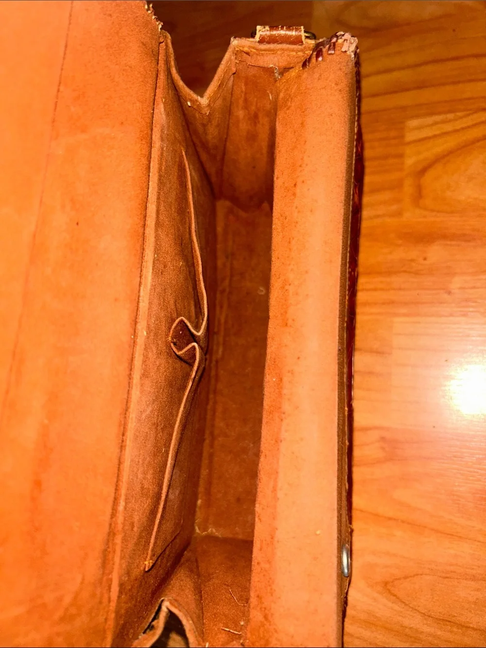 GENUINE ALLIGATOR MADE IN CUBA STAMPED PURSE. 1950’s..as in pic missing skin
